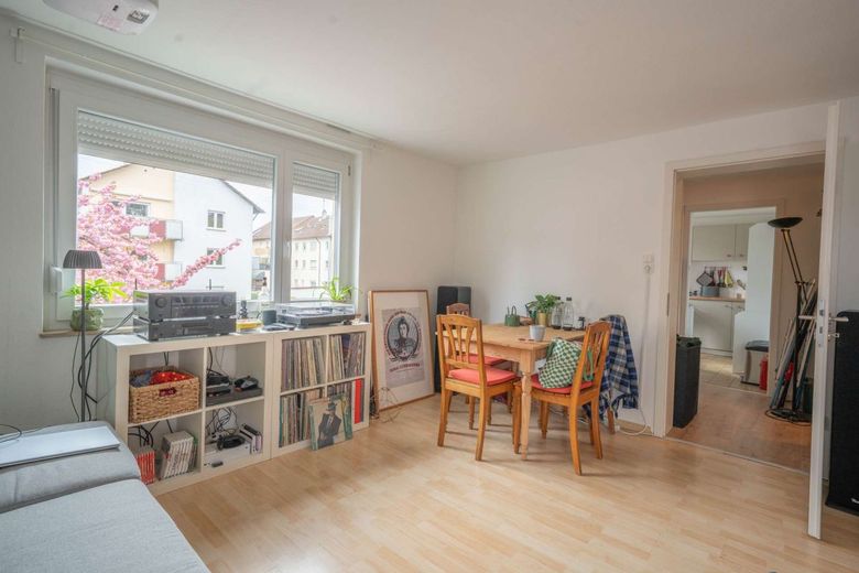Schöne 3-Zi-Whg. mit Balkon und Stellplatz, zentral in Ludwigsburg – Wohnzimmer