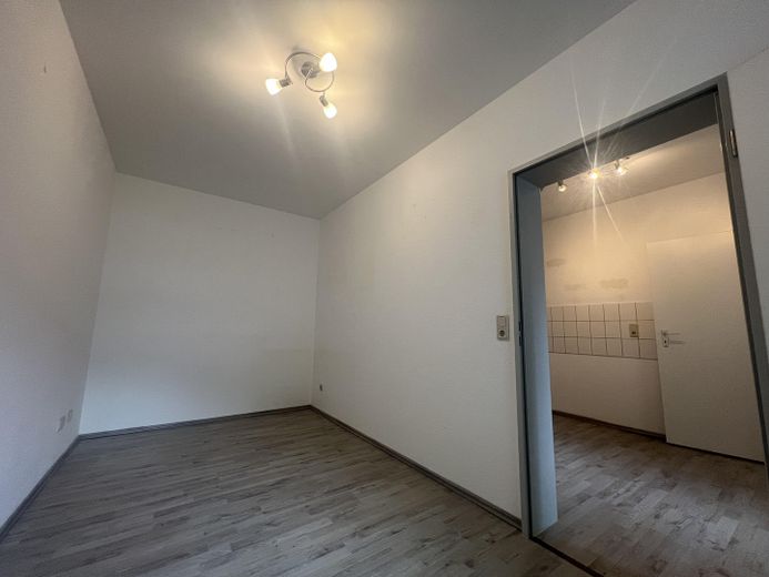 Preiswerte 2 Zimmer Wohnung im Erdgeschoss in ruhiger Wohnlage – Schlafen