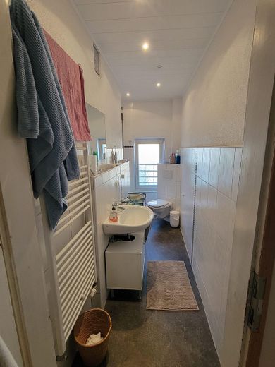 Marburger Südviertel: Gründerzeitwohnung in Bestlage – BAd