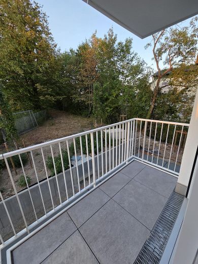 Neubau - Erstbezug - sofort verfügbar! Exklusive 2-Zi-Wohnung mit EBK und Balkon sowie Tiefgarage – Balkon