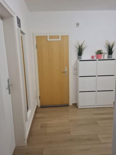 Sanierte 3,5-Zimmer-Wohnung in ruhiger Sackgassenlage – Flur