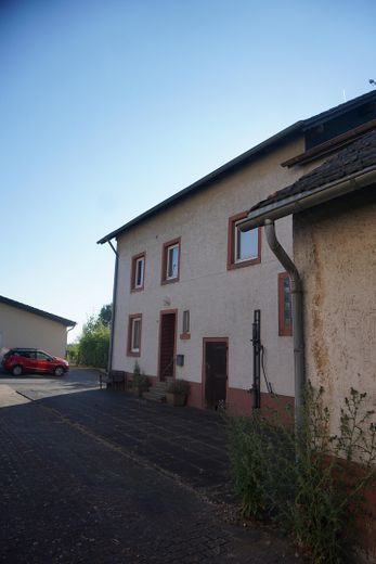 RESERVIERT! Ehemalige Hofstelle mit enormem Potenzial und Erweiterungsoption in Laufeld! – Hofansicht