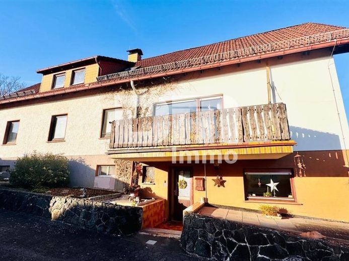 Casa unifamiliare o bifamiliare con annessi su un terreno da sogno di 1.250 m² con vista panoramica – Foto 1