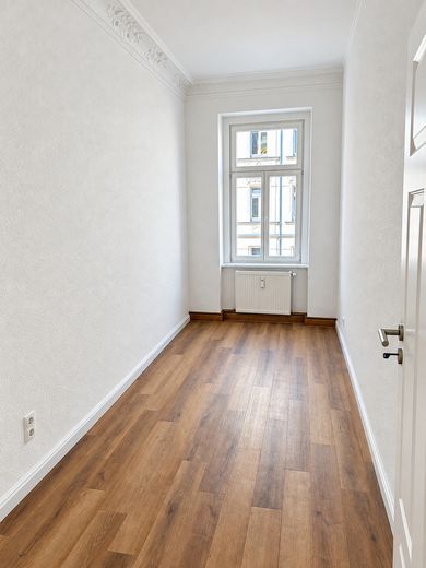 Bezugsfrei 4 Zimmer · 2023 renoviert · neue Holzfenster & Treppenhaus 2025 – Foto 7