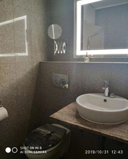 GESCHMACKVOLL EINGERICHTETE WOHNUNG IN SIERKSDORF, STRANDNÄHE, PROVISIONSFREI – Natursteinbad