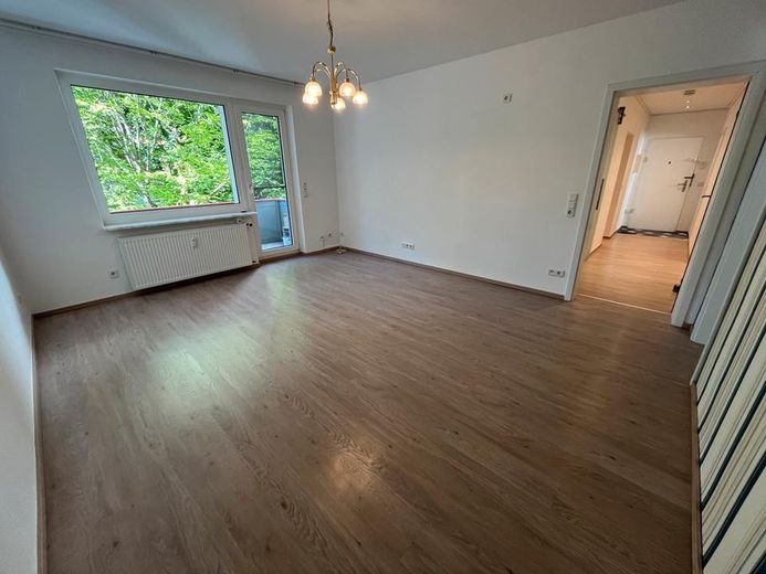 Bad Homburg'da komisyonsuz, ankastre mutfak ve balkon dahil aydınlık 3 odalı daire – sahibinden – Wohnzimmer