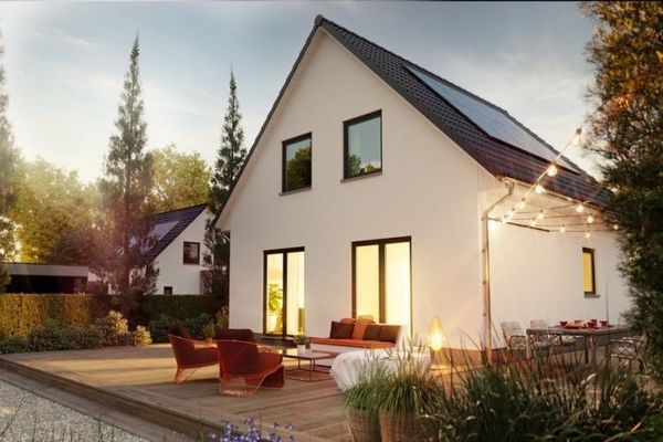 Bouwen naast velden en weilanden, massief huis van Town & Country, prijs incl. perceel