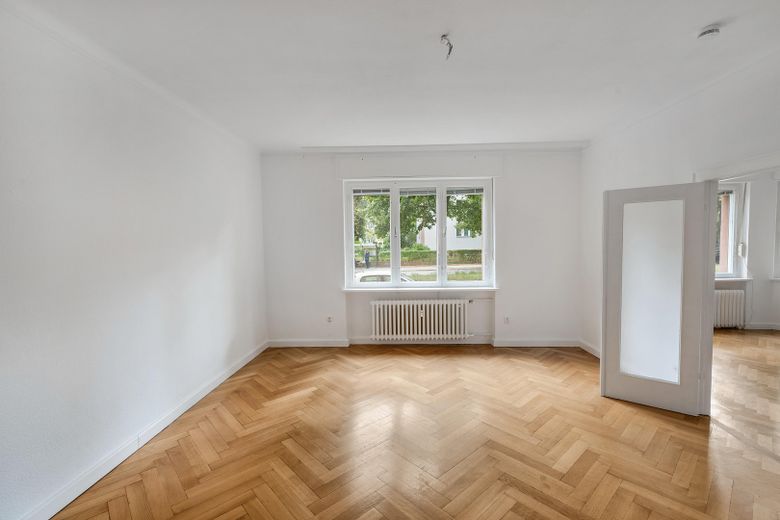 KOMİSYONSUZ - 144 m² büyüklüğünde, Schmargendorf'da iç avlu bahçeli 4,5 odalı yüksek zemin kat dairesi – 3.Zimmer