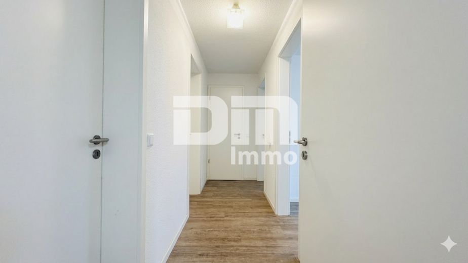Moderne 4 Zimmer HP / EG Wohnung mit 2 Bädern und großer Terrasse direkt an der Uni – Flur / Dielenbereich