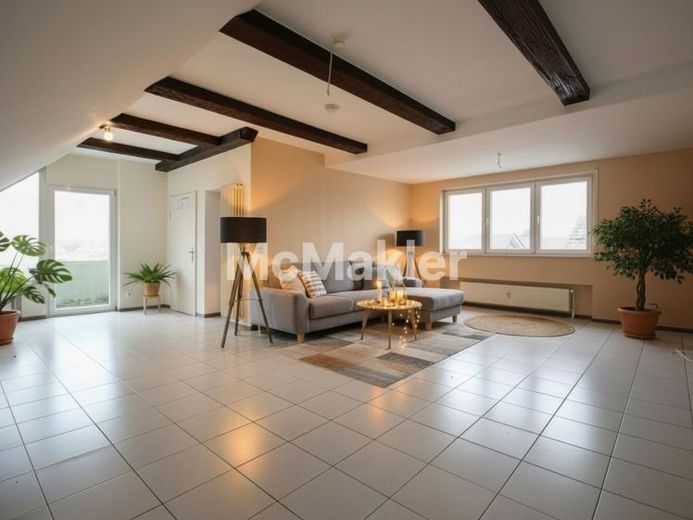 Renovierungsbedürftige, helle 3 Zimmer Wohnung mit Balkon in Astheim – Photo 1