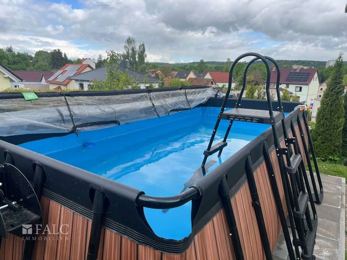 Großes Haus mit Einliegerwohnung – Pool