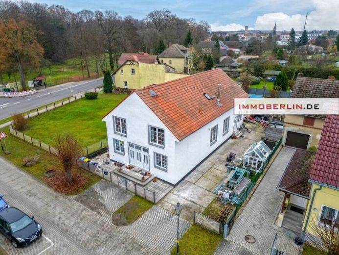 IMMOBERLIN.DE - Total modernisiert! Sehr attraktives Haus mit besonderem Charme & Sonnenterrasse – Photo 1