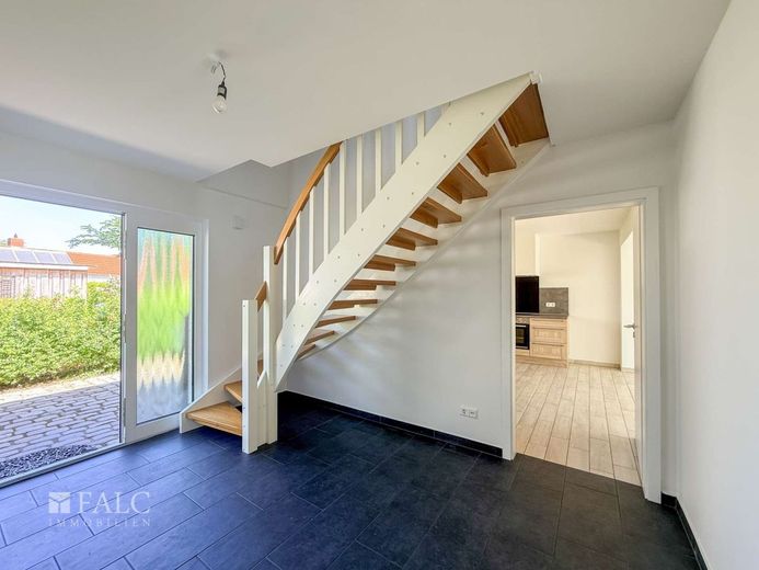 Wohnqualität nahe der Ostsee - Zuhause in Ostseebad Dierhagen – Flur mit Treppe