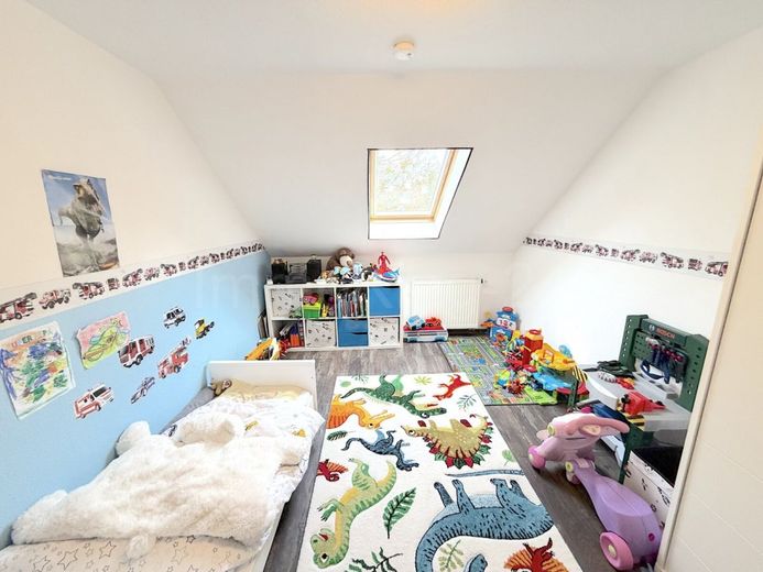GROSSZÜGIGES MEHRGENERATIONEN HAUS IN ZENTRALER LAGE VON KREFELD – SCHLAFZIMMER