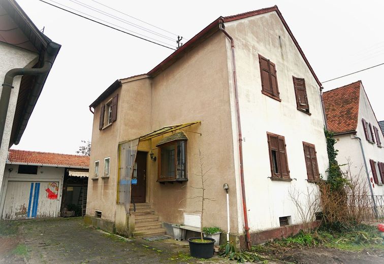 Familienprojekt mit Zukunft: Einfamilienhaus mit großem Grundstück und vielen Möglichkeiten – Haus_Eingang