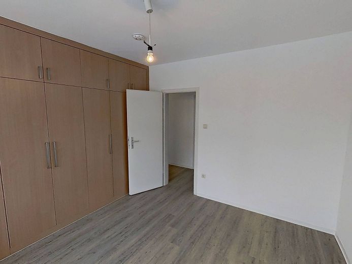 **1 KALTMIETERLASS ALS EINZUGSGESCHENK**Gemütliche 3-Zimmer-Wohnung mit BALKON und TAGESLICHTBAD – Ansicht II: Schlafzimmer I