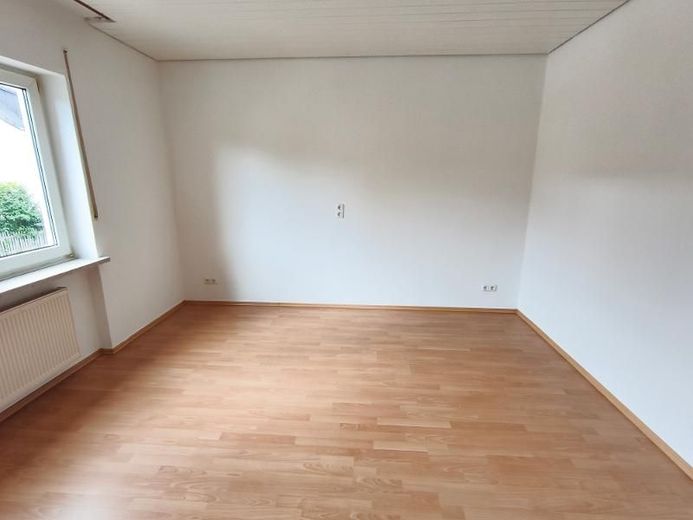 2 Zi. EG Wohnung mit Balkon – Schlafzimmer Bild 2