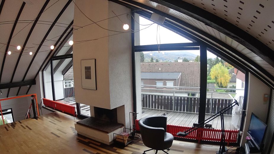 Wohnzimmer mit Südbalkon