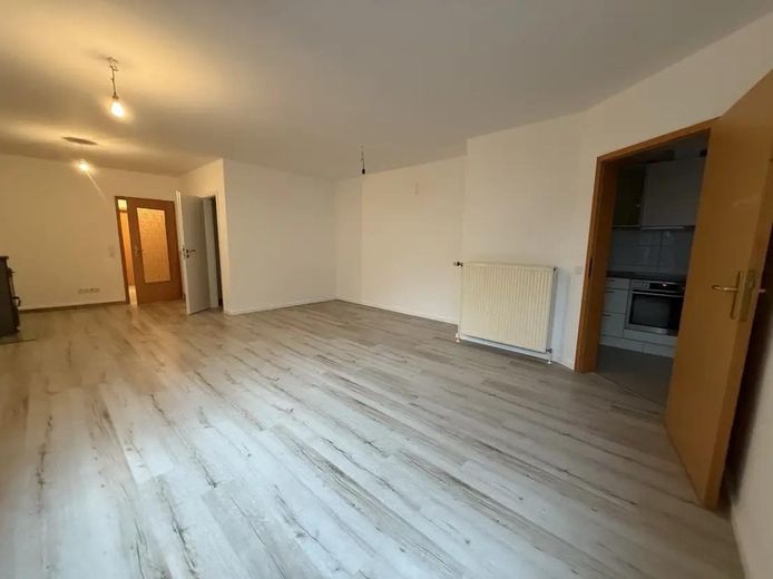 Appartamento al piano terra senza barriere architettoniche con terrazza, giardino, sauna e moderne tecnologie energetiche a Eckhorst – Wohnzimmer
