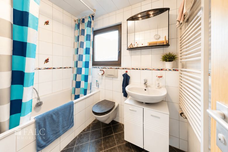 Familienfreundliches Reihenmittelhaus auf Erbbaugrundstück! – Badezimmer