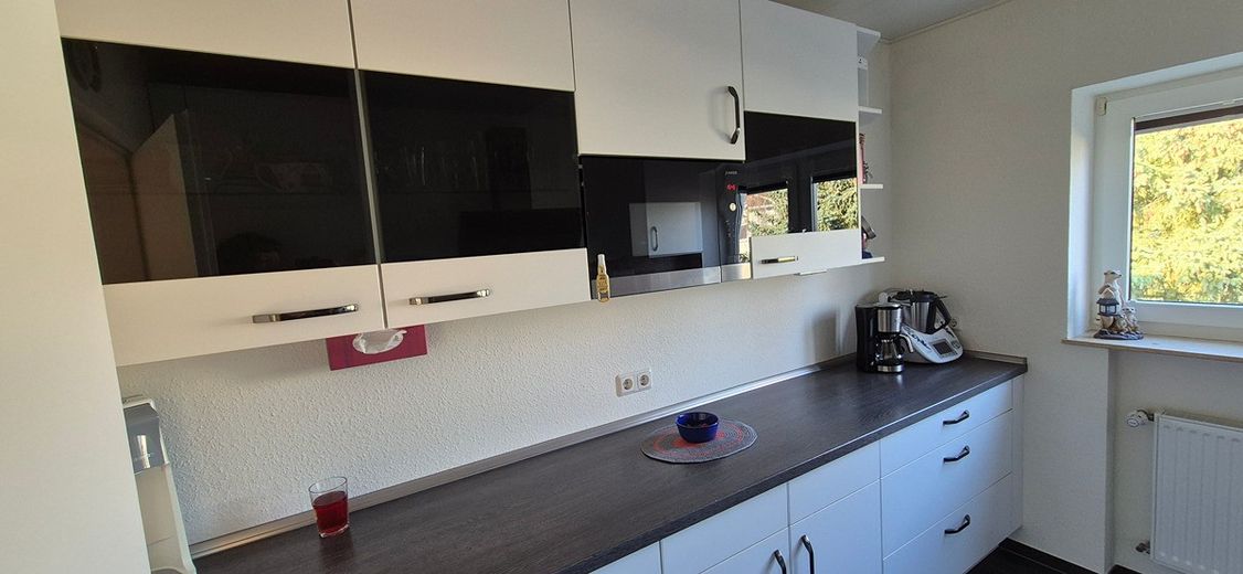 Przestronne 3-pokojowe mieszkanie z balkonem i garażem – Foto 3