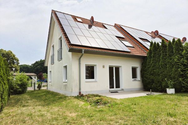 Od osoby prywatnej: skrajny dom w zabudowie szeregowej w spokojnej lokalizacji Schwarzenbruck / dzielnica Lindelburg