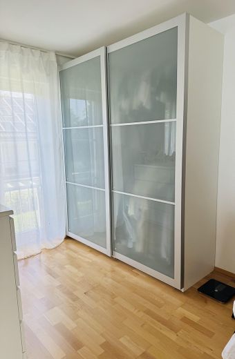 Wunderschönes Haus mit Pool und Sauna (teilmöbeliert) – Ankleide