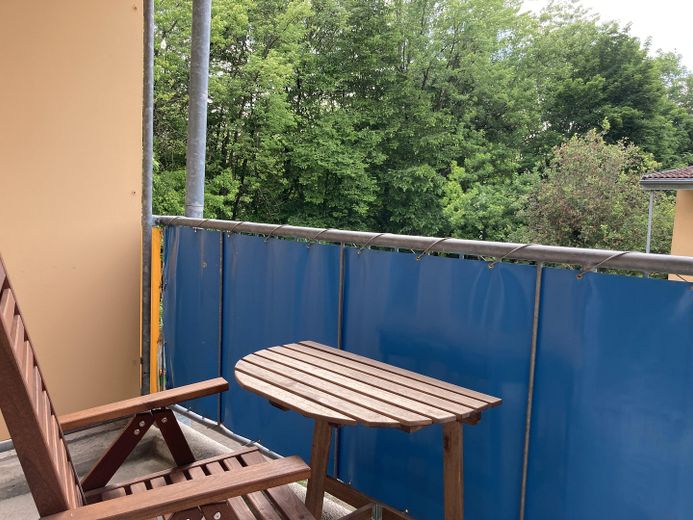 شقة مفروشة من غرفة واحدة مع شرفة وموقف سيارات في المرآب تحت الأرض في ريغنسبورغ – Großer Westbalkon