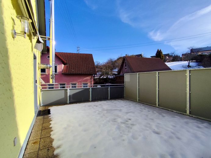 Saniertes Juwel in 95362 Kupferberg: Kamin-Romantik, neue Aufdachdämmung &amp; große Sonnenterrasse! – OG Terrasse