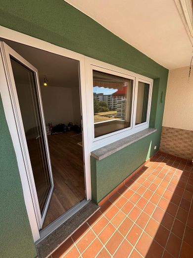 Erstbezug nach Kernsanierung: Helle 4-Zimmer-Wohnung mit 2 Balkonen & Aufzug in Dietzenbach – Loggia