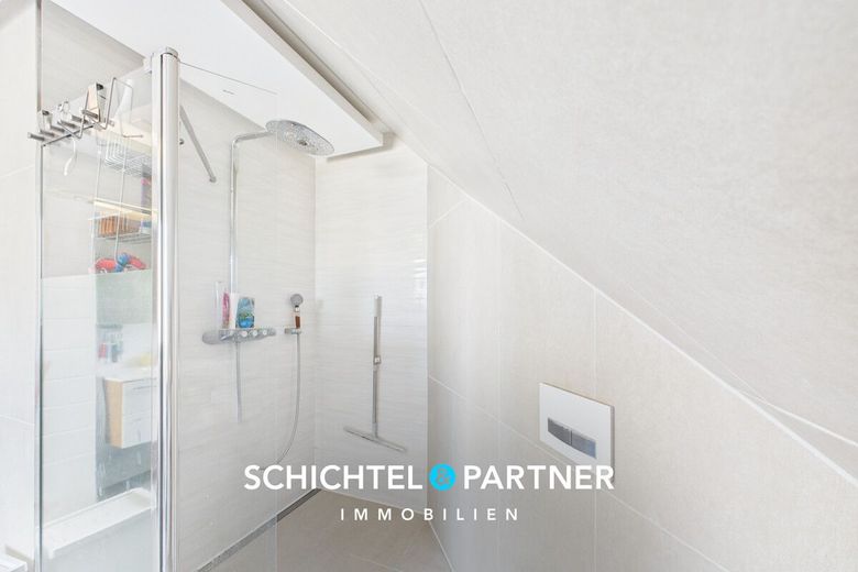 Surheide | Schickes Einfamilienhaus mit Terrasse, Garage und großem Garten – S&amp;P | Badezimmer