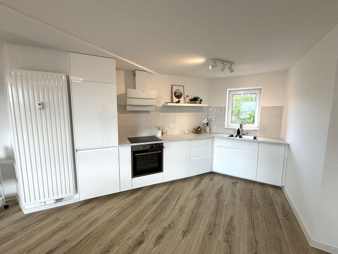 Vollmöblierte 2,5-Zimmer-Maisonette mit Tageslichtbad & Kellerraum - Neubau 2024 in Köln Mülheim! – Küche