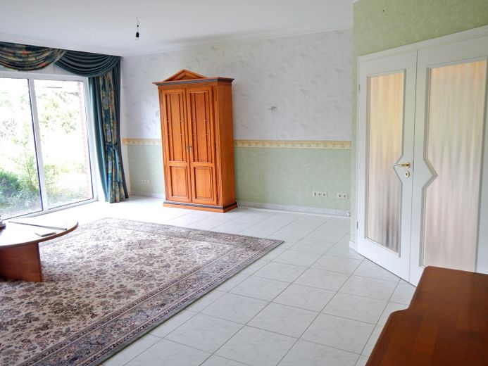 Vermietetes Einfamilienhaus als Kapitalanlage - 15859 Storkow (Mark) Ortsteil Karlslust Seenähe – Wohnzimmer EG