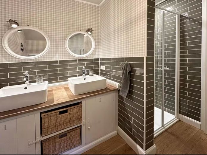 Traumhaus in der Eifel – Badezimmer Kind / Gast 