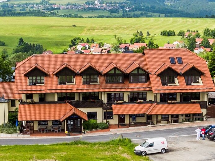 Berghotel in idyllischer Natur - Einzigartige Investitionsmöglichkeit in Eisfeld – Bild 1