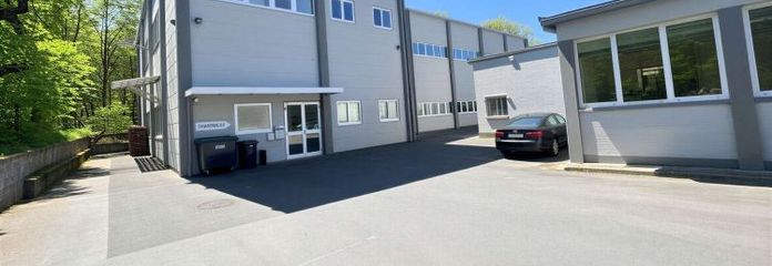750 m² d’entrepôt/production/bureaux au 1er étage à louer
