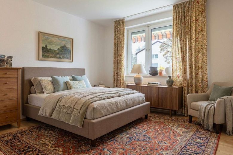 Vermietete 3-Zimmer-Wohnung mit Südwest-Balkon in Frankfurt-Ginnheim – Schlafzimmer - digital nachbearbeitet aus Privatsphäregründen