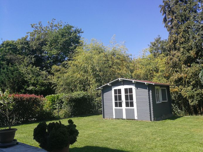 --- Provisionsfrei --- Gepflegtes und freistehendes 1-2 Familienhaus in bevorzugter Toplage – Gartenhaus