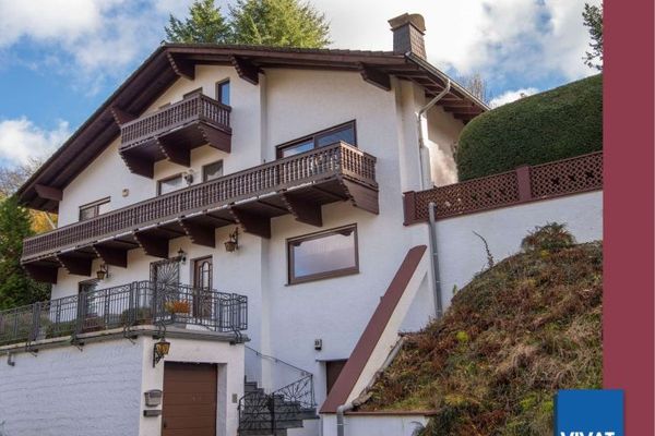 Ampia casa unifamiliare con molti spazi esterni e una vista grandiosa. Senza provvigione per l’acquirente!