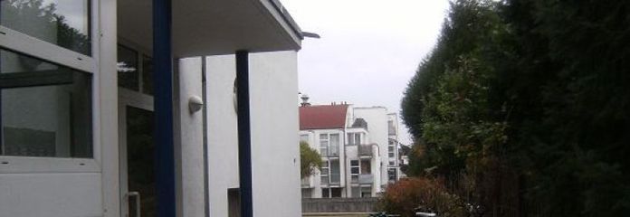 SCHÖNES GEMÜTLICHES TEILMÖBL. OBERGESCHOSS-APARTMENT MIT BALKON IN KLEINER WOHNEINHEIT IN UNI-NÄHE