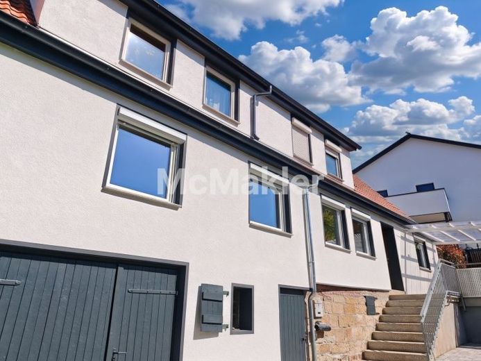 Großzügige 4-Zimmer-Wohnung mit Terrasse, Dachboden und viel Gestaltungspotenzial – Foto 1