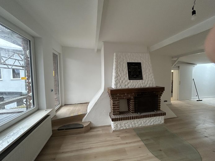 Schlutuper Kirchstraße, Beste Lage, weitläufige Wohnung mit Charme – Foto 11