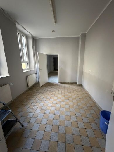 Effizient nutzbare Bürofläche / Atelier mit 80 m² (teilbar) in Krefeld – Lager / Küche - Ist-Zustand