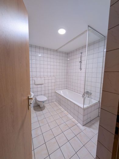 RENDITE > 7% mgl. o. Eigennutzung und Kapitalanlage kombiniert-MFH mit Ausbaupotenzial rd.350 m2 – 1. OG Wohnung 5 Zimmer