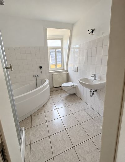 Helle Maisonette mit moderner Küche, 2 Bädern und 3 Zimmern – Bad 2.OG