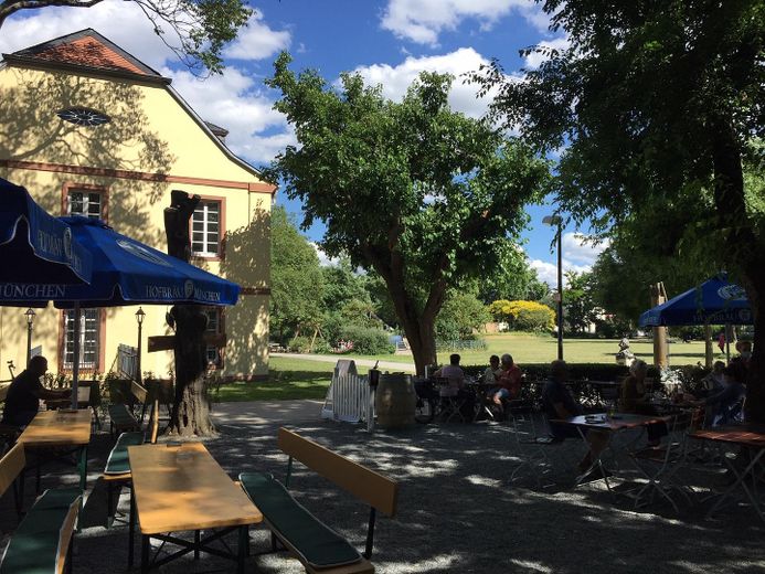 Anbindung an Biergarten 