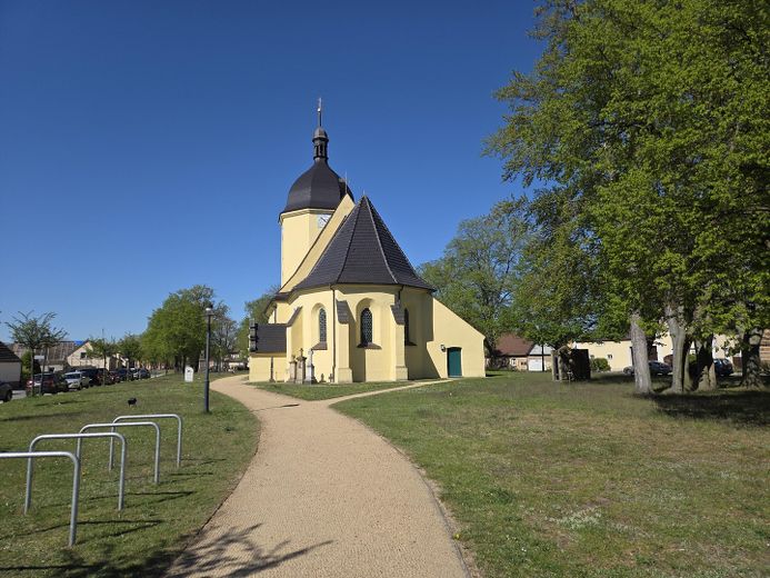 Von Privat: Mehrfamilienhaus mit 24WE in Gemeindekern von 02959 Schleife – Kirche Schleife