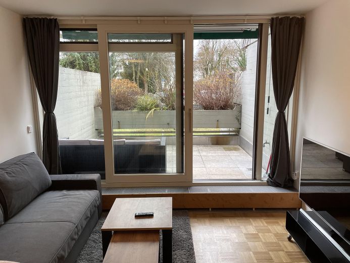 Renoviertes Studio in Bogenhausen nahe Herzogpark – Wohnzimmer/Schlafzimmer