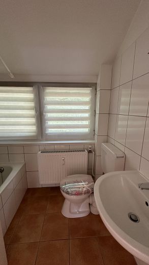 Bad mit großem Fenster