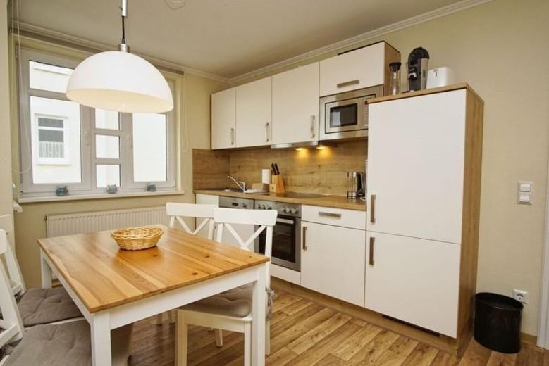 Beim Frühstückskaffee schon den Meerblick genießen – 3-Zimmer-Wohnung in allerbester Lage – mit geräumiger Küchenzeile